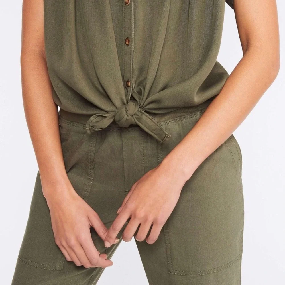 3/$30 LOFT Women's Green Lou & Gray Fluid Twill Tie Front Shirt - Picture 2 of 6